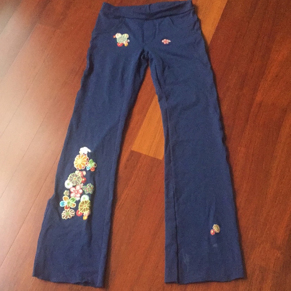 Embroidered leggings